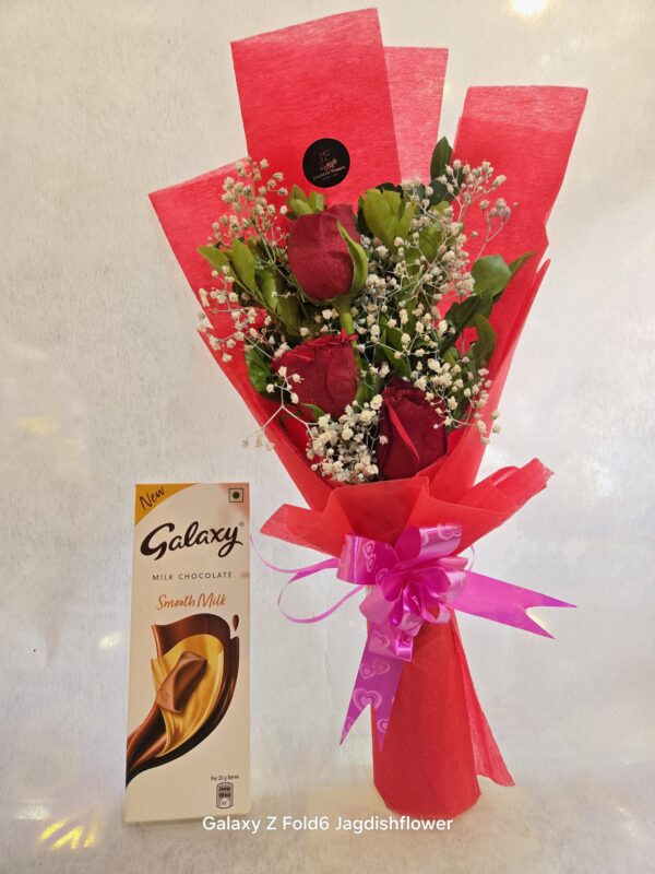 Red rose bouque with 1 Galaxy Chocolate