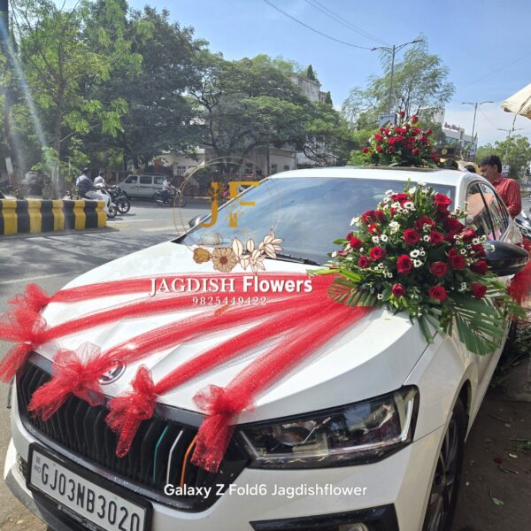 Red rose car decoration for wedding