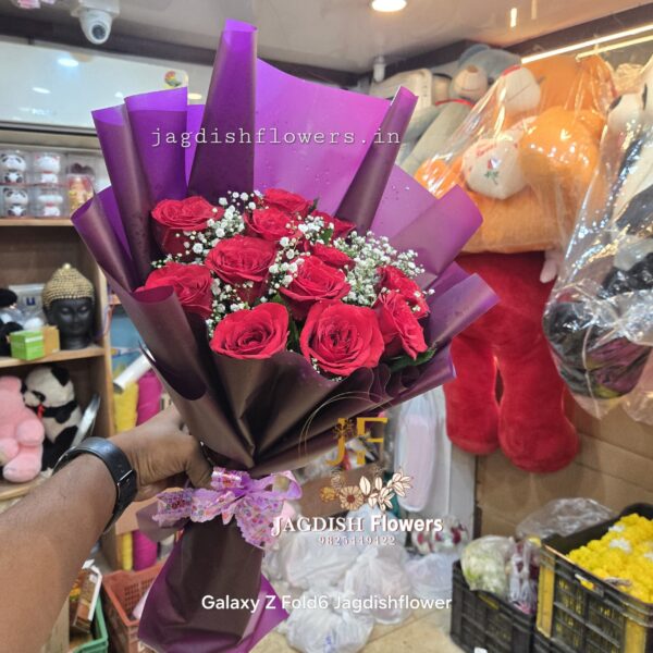 A premium bunch of red roses