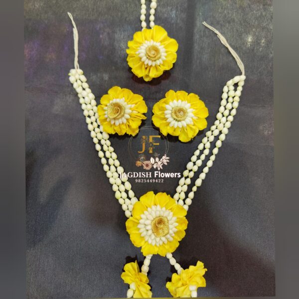 Tagar ornaments with yellow petals