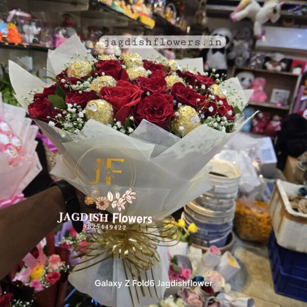 Rocher with red rose bouque