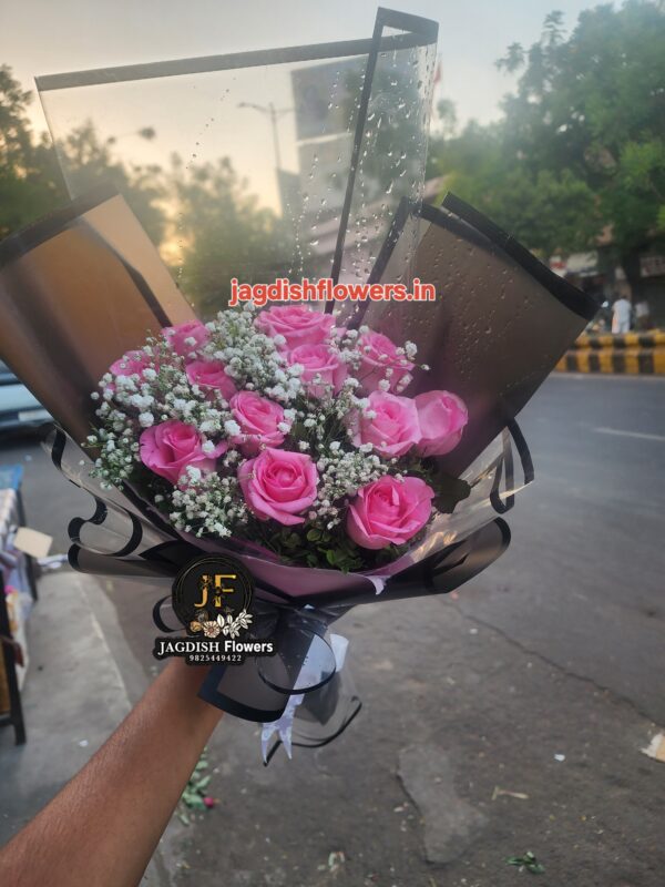 Red rose bouquet with gypso