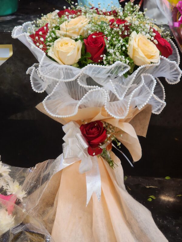 New Red & peach roses bouquet - Image 4
