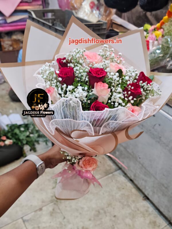 New design Red & jumeliya  roses  bouquet