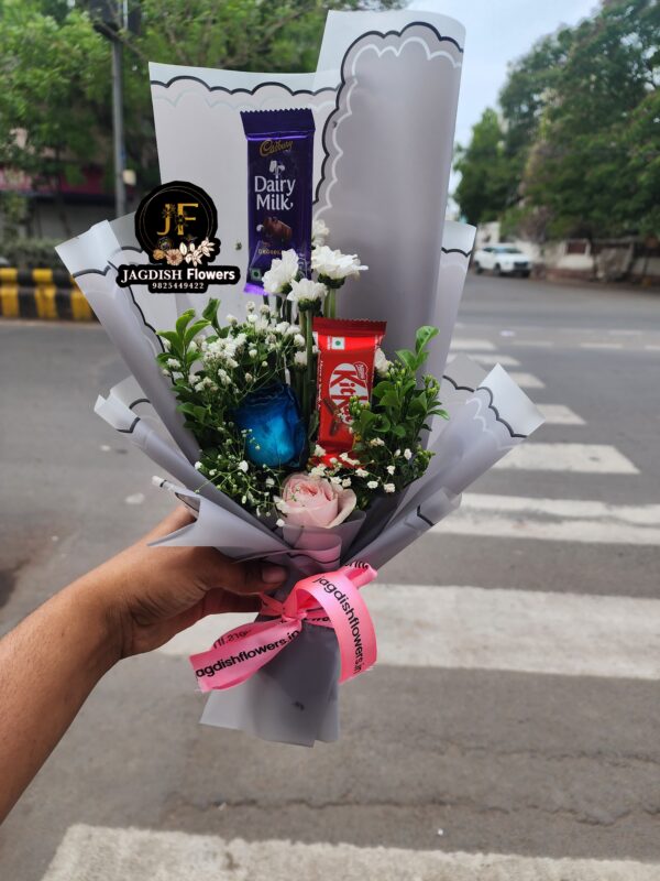 flowers with chocolate small size bouquet