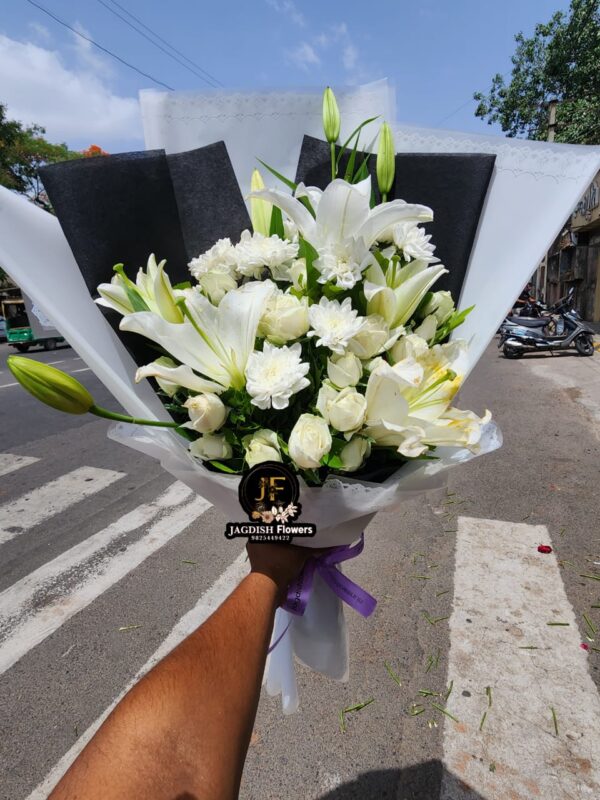 White lilium and roses bouquet