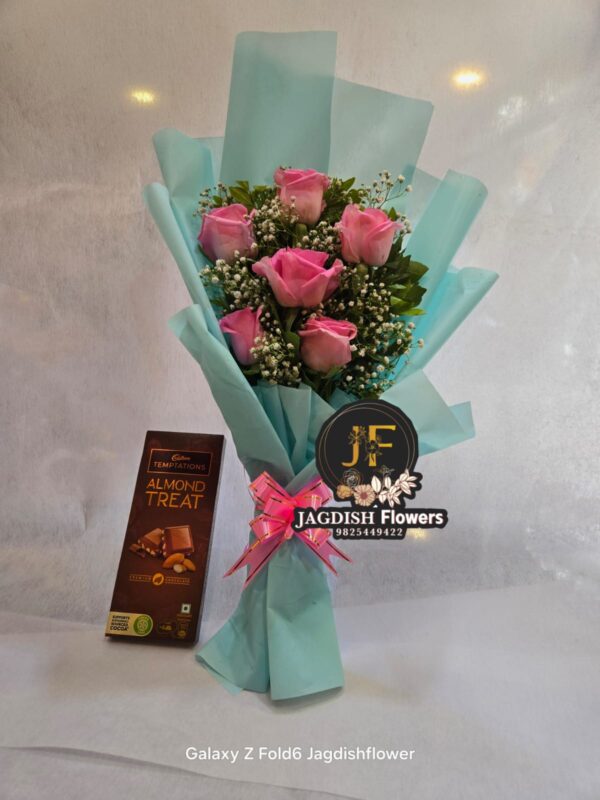 pink Rose's bouquet with temptation chocolate