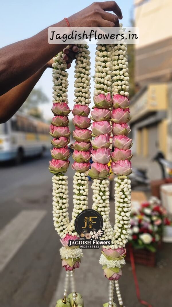 Tagar Regular A fresh tagar with lotus wedding mala |BY JAGDISH FLOWERS – Jagdish ...